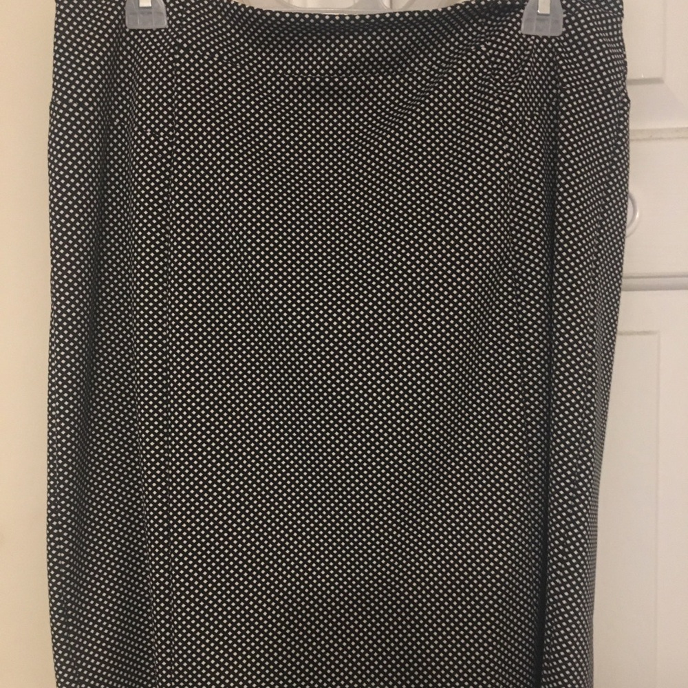 Michael Kors skirt black and white. NWOT SIZE large